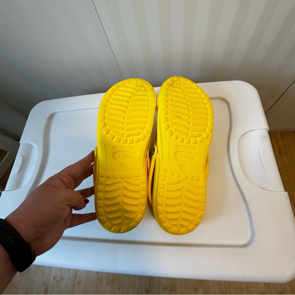 NWOT Crocs yellow slip ons with back strap Size 11 - Picture 5 of 7